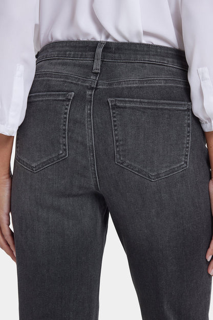 Sheri Slim Jeans In Petite - Gloomy Marais